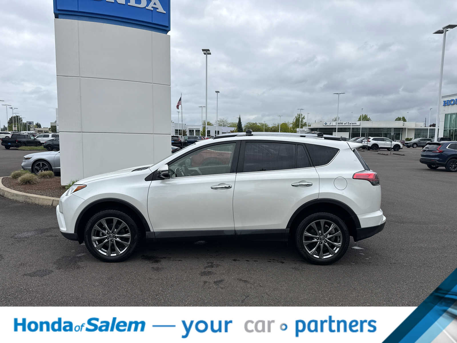 Thumbnail: 2018 Toyota RAV4 - 4