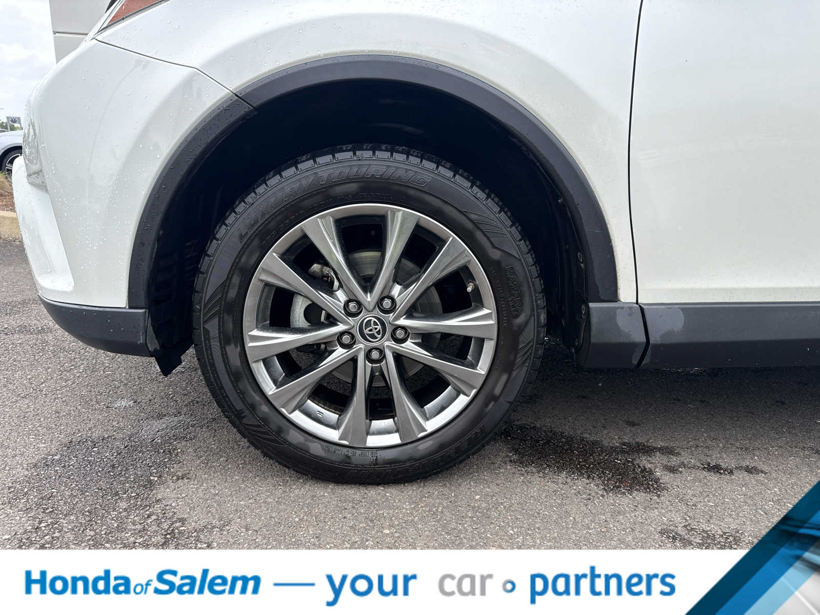 Thumbnail: 2018 Toyota RAV4 - 9