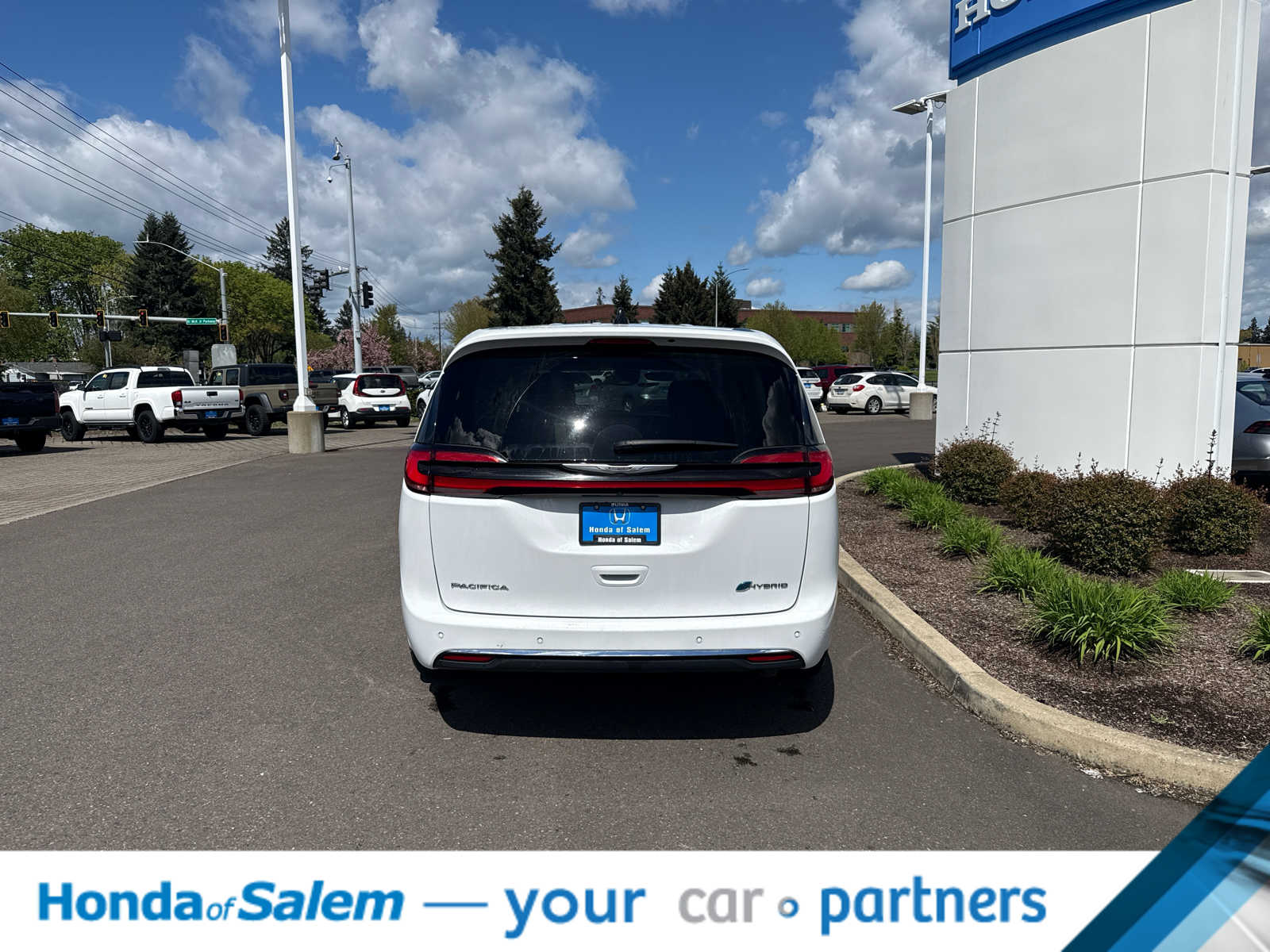 Thumbnail: 2024 Chrysler Pacifica - 5