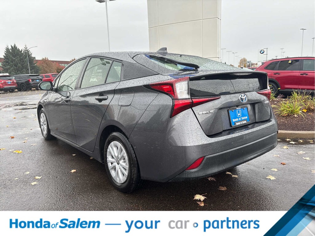 Used 2021 Toyota Prius LE Hatchback