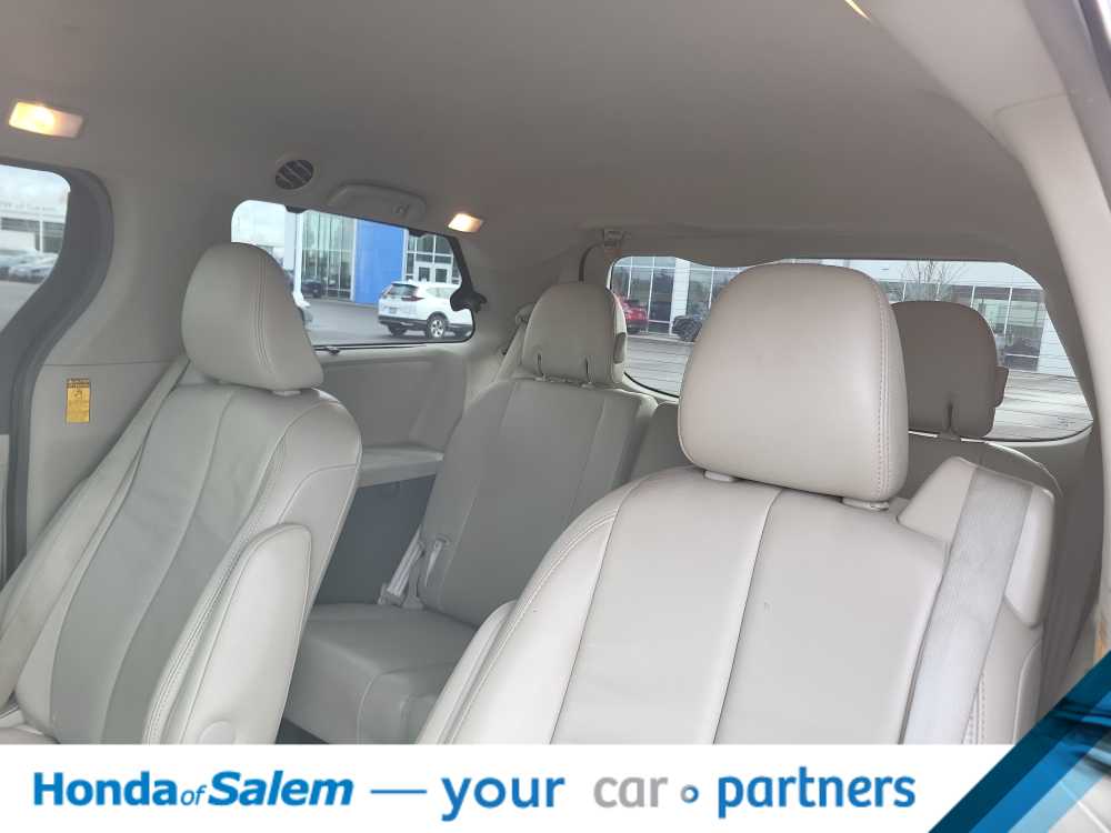 Thumbnail: 2014 Toyota Sienna - 13