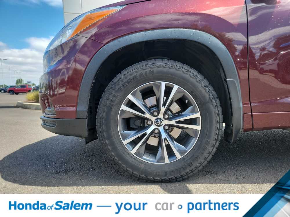 Thumbnail: 2016 Toyota Highlander - 8