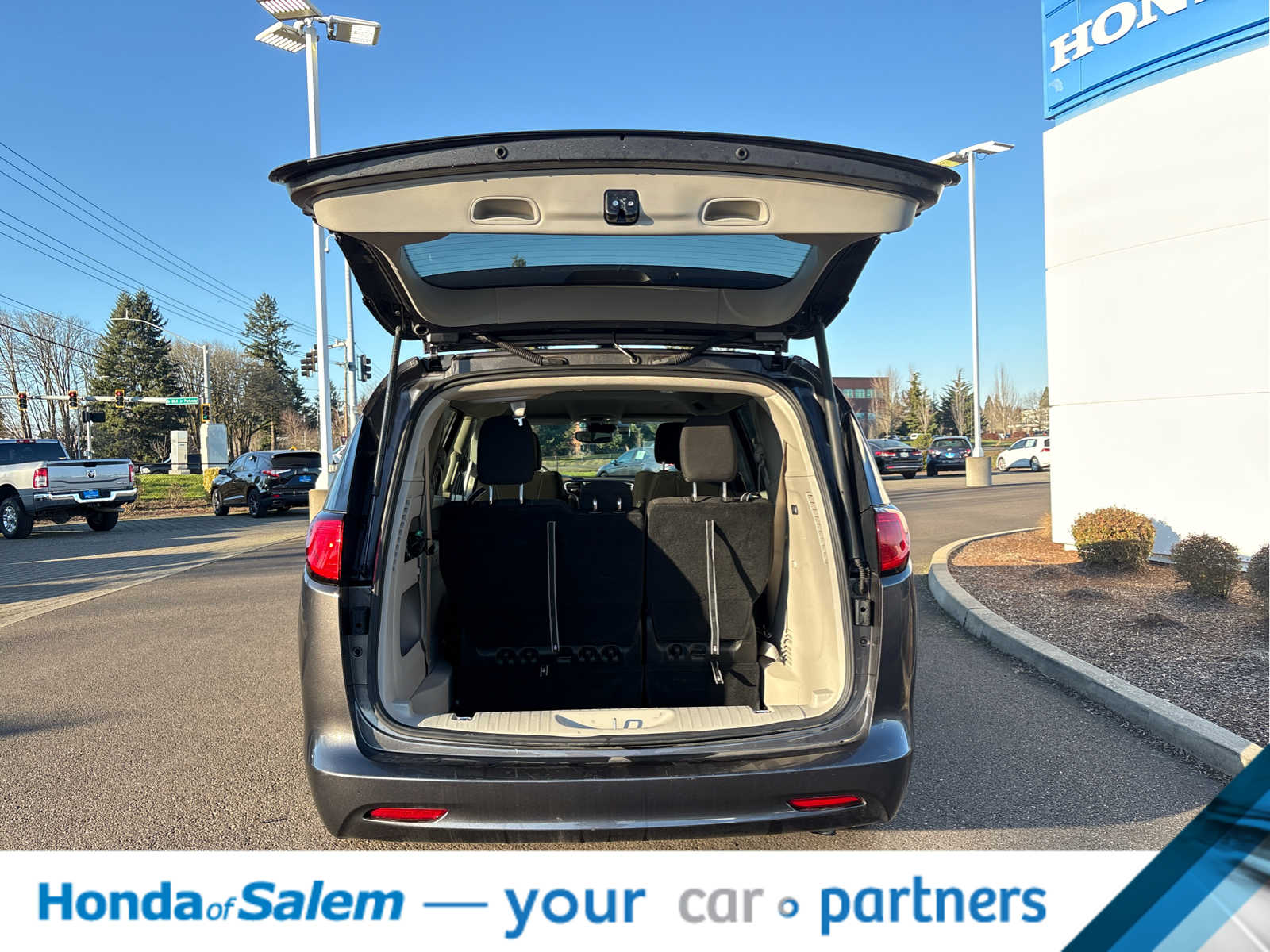 Thumbnail: 2023 Chrysler Voyager - 24