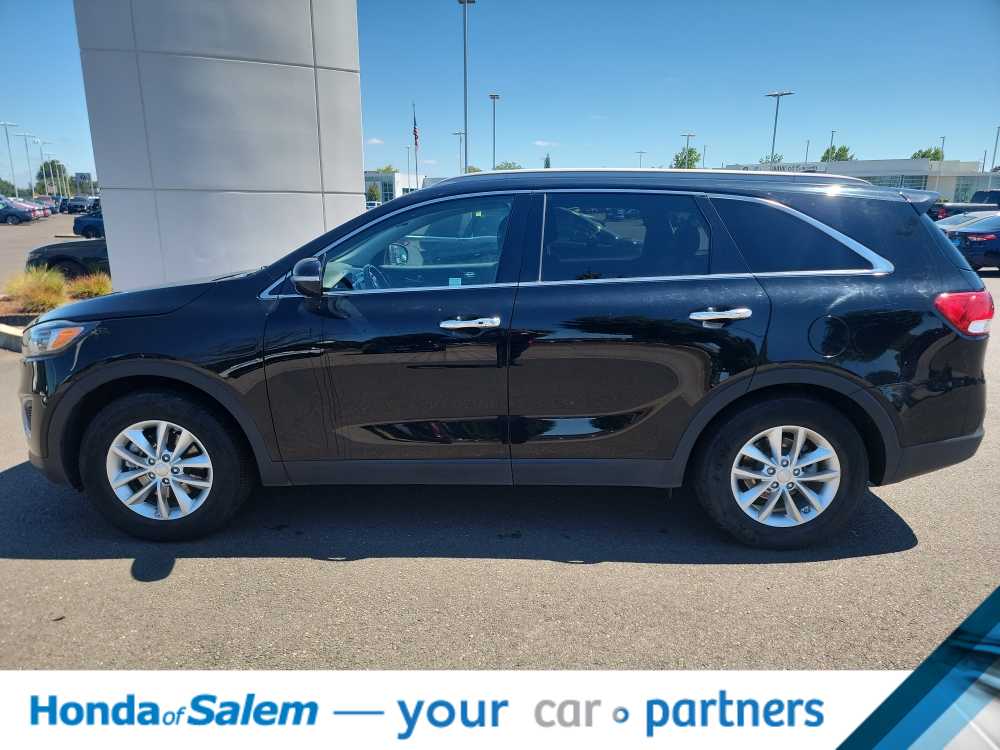 Thumbnail: 2017 Kia Sorento - 3