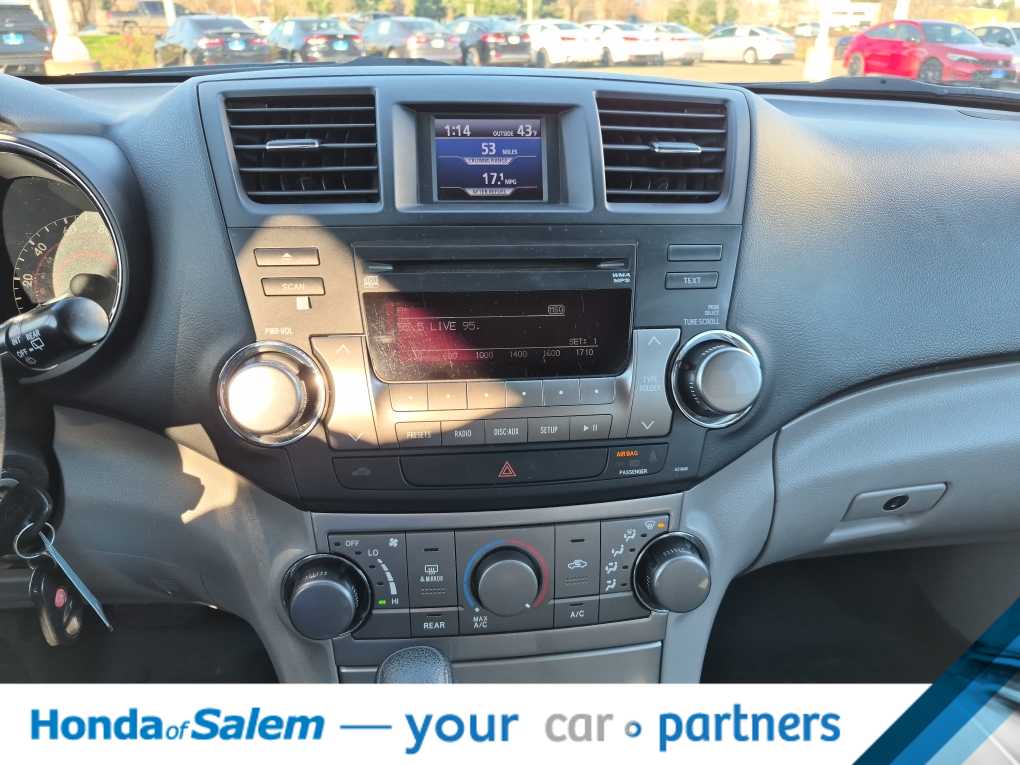 Thumbnail: 2012 Toyota Highlander - 16