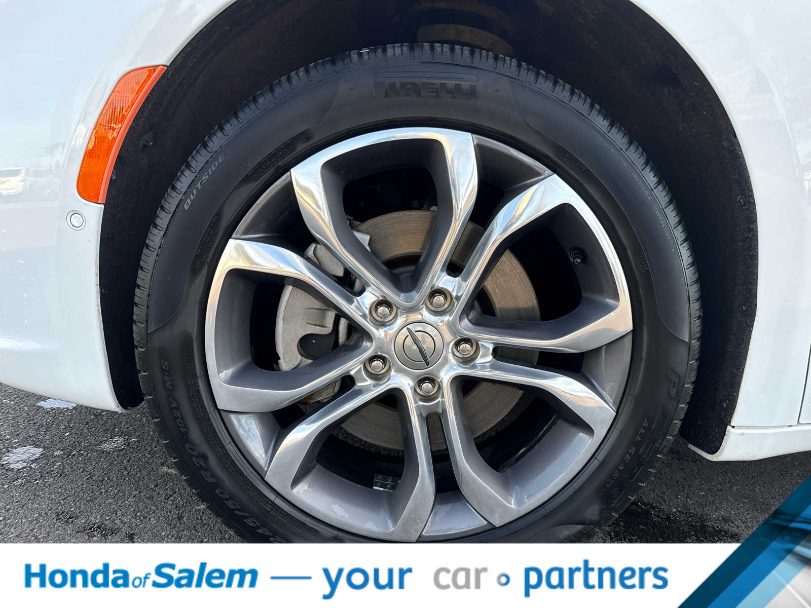 Thumbnail: 2022 Chrysler Pacifica - 8