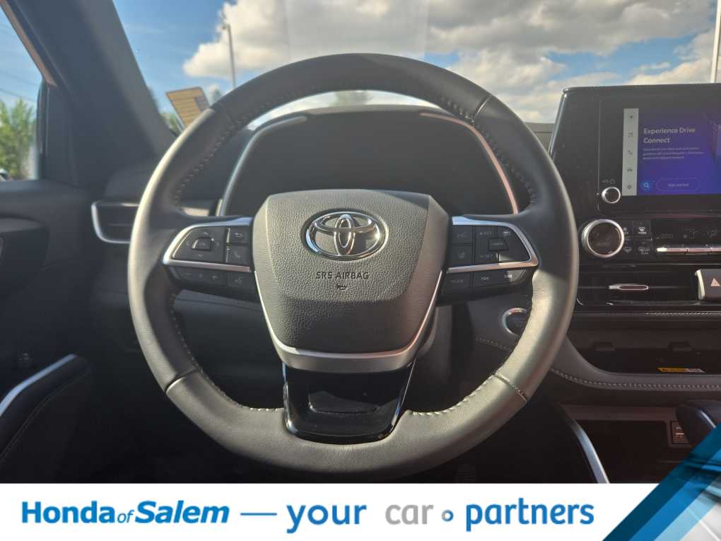 Thumbnail: 2025 Toyota Highlander - 15