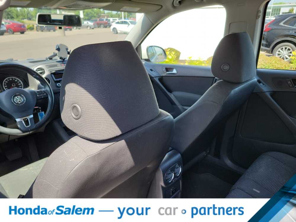 2013 Volkswagen Tiguan S 12