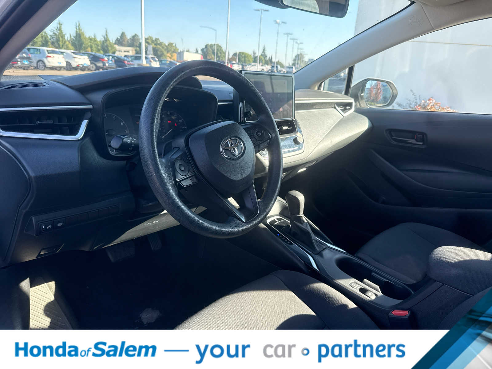 2023 Toyota Corolla LE photo 2
