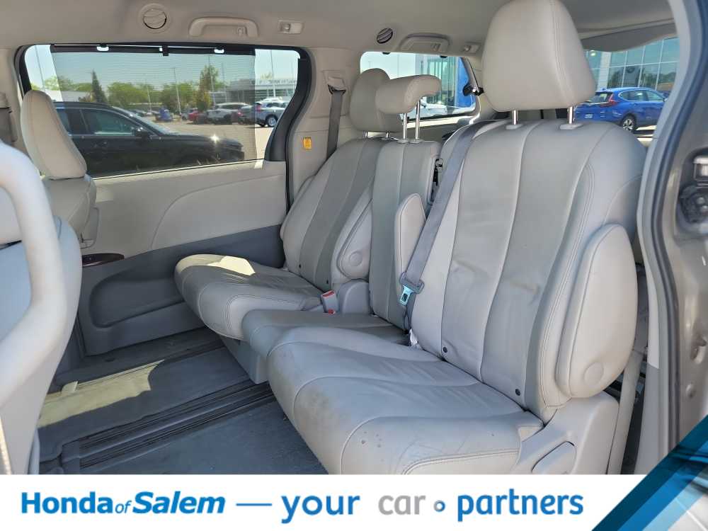 Thumbnail: 2012 Toyota Sienna - 13