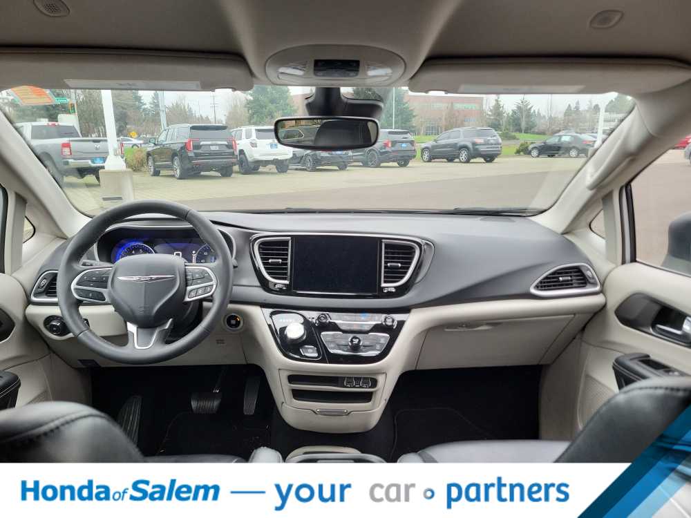 Thumbnail: 2023 Chrysler Pacifica - 10