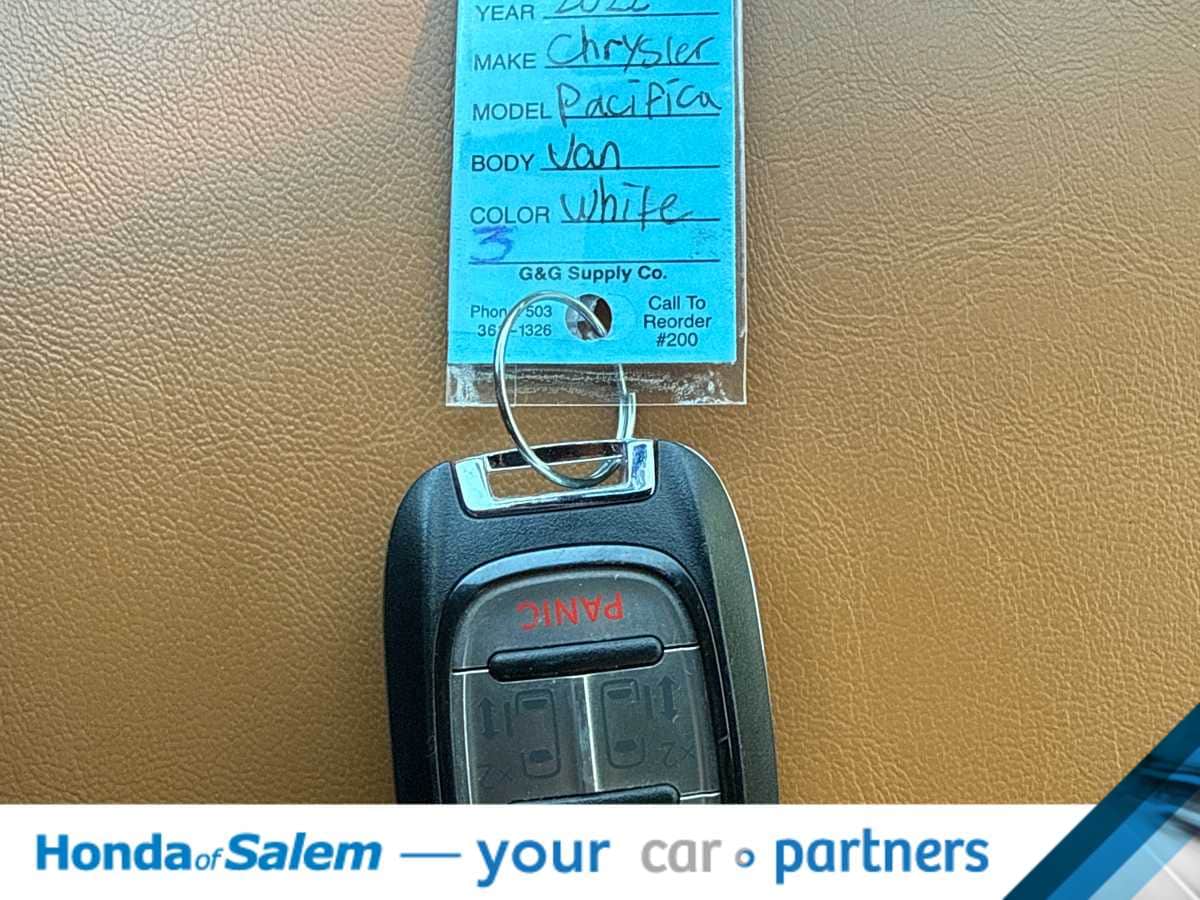Thumbnail: 2022 Chrysler Pacifica - 21