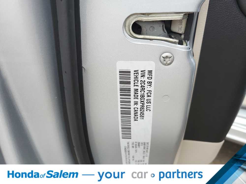 Thumbnail: 2023 Chrysler Pacifica - 21