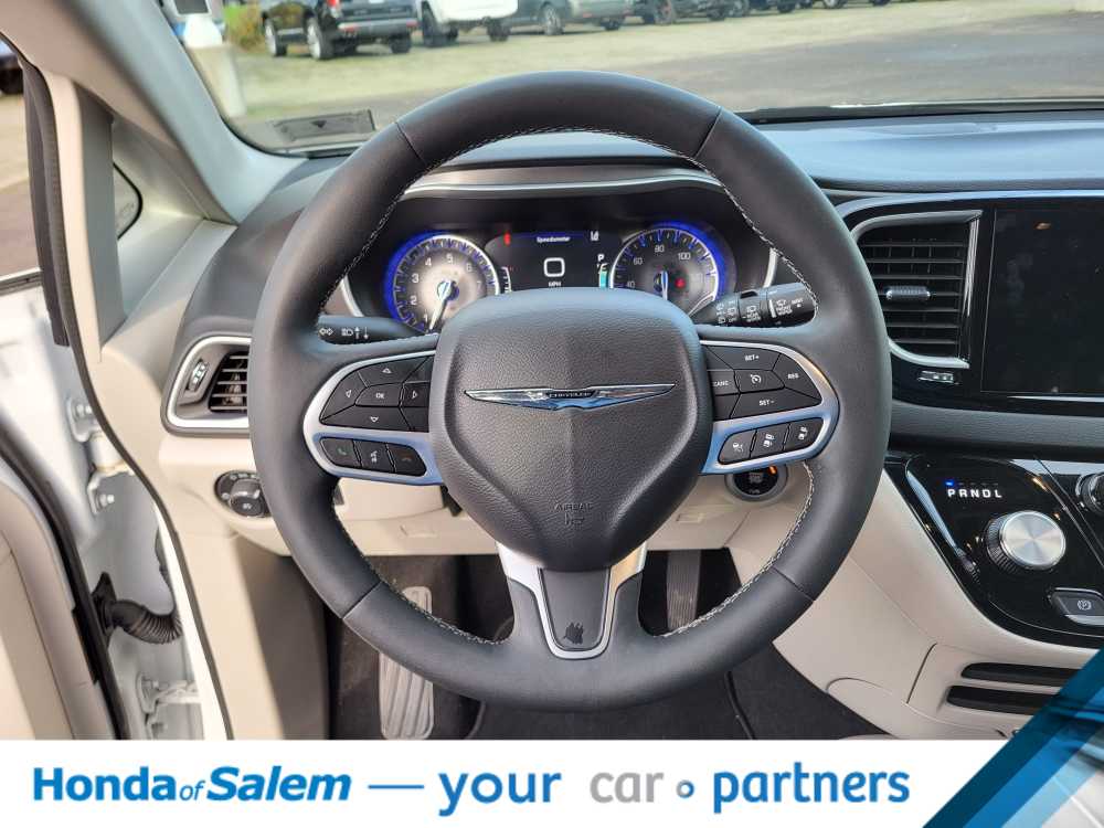 Thumbnail: 2024 Chrysler Pacifica - 15