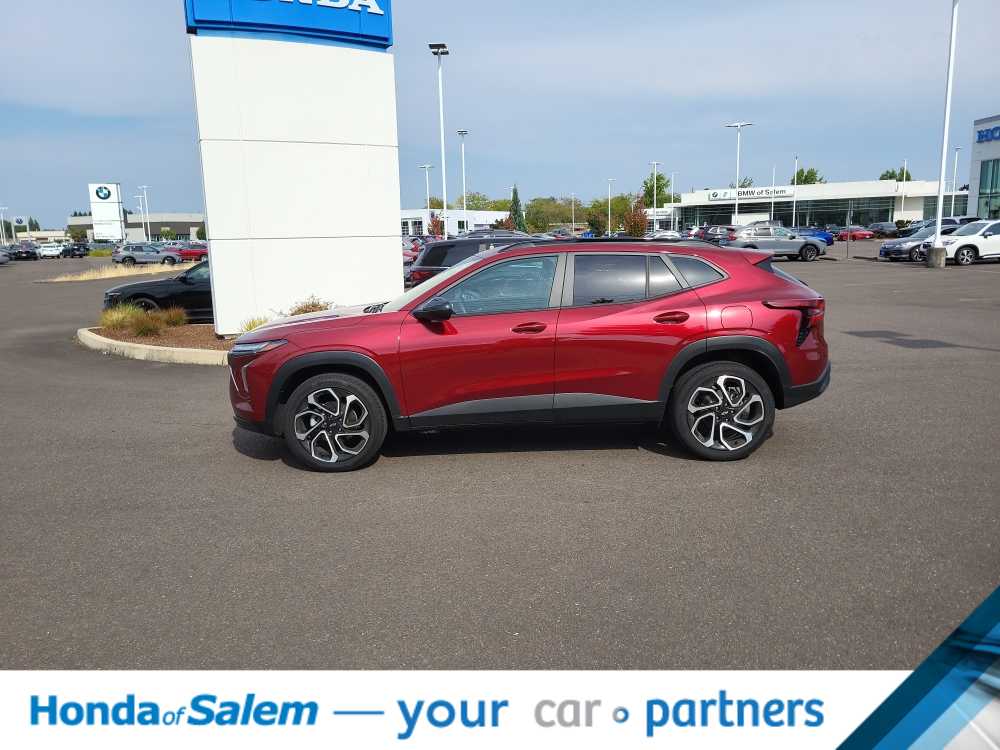 Thumbnail: 2025 Chevrolet Trax - 3