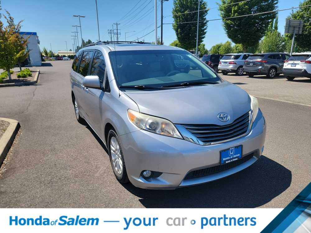 Thumbnail: 2012 Toyota Sienna - 24