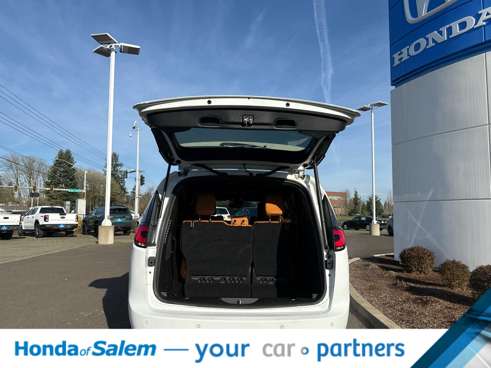 Thumbnail: 2022 Chrysler Pacifica - 20