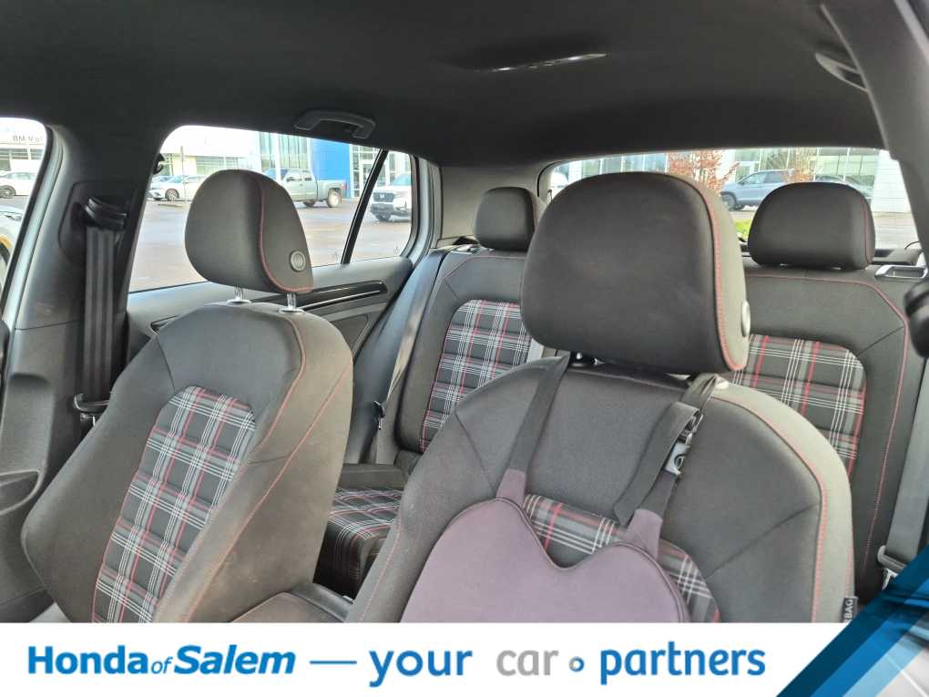 Thumbnail: 2017 Volkswagen Golf - 11