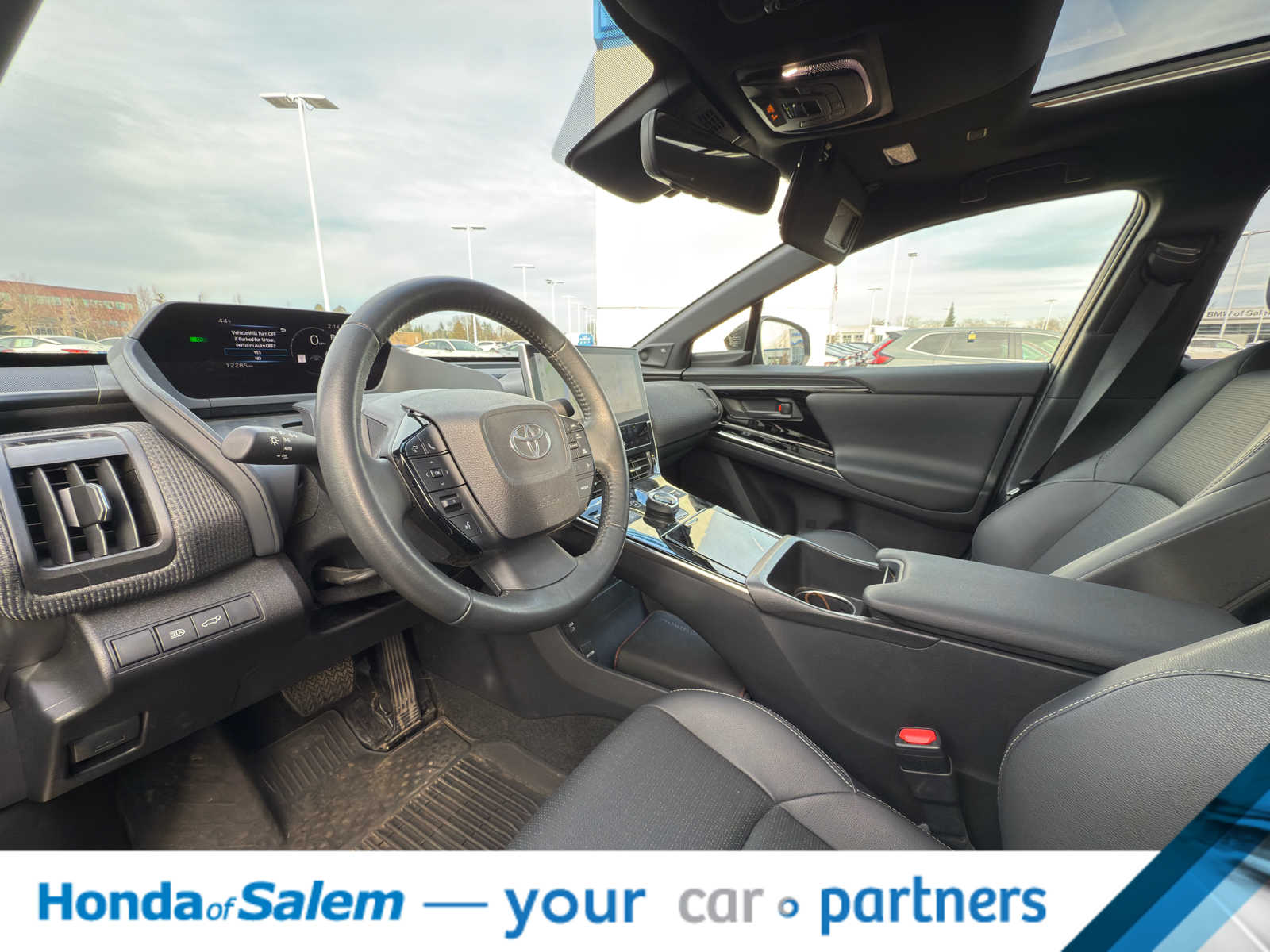 Thumbnail: 2023 Toyota bZ4X - 2