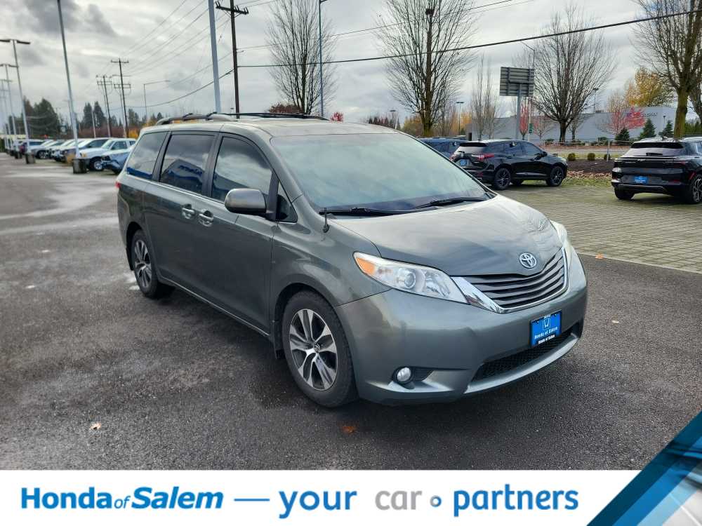 Thumbnail: 2014 Toyota Sienna - 24
