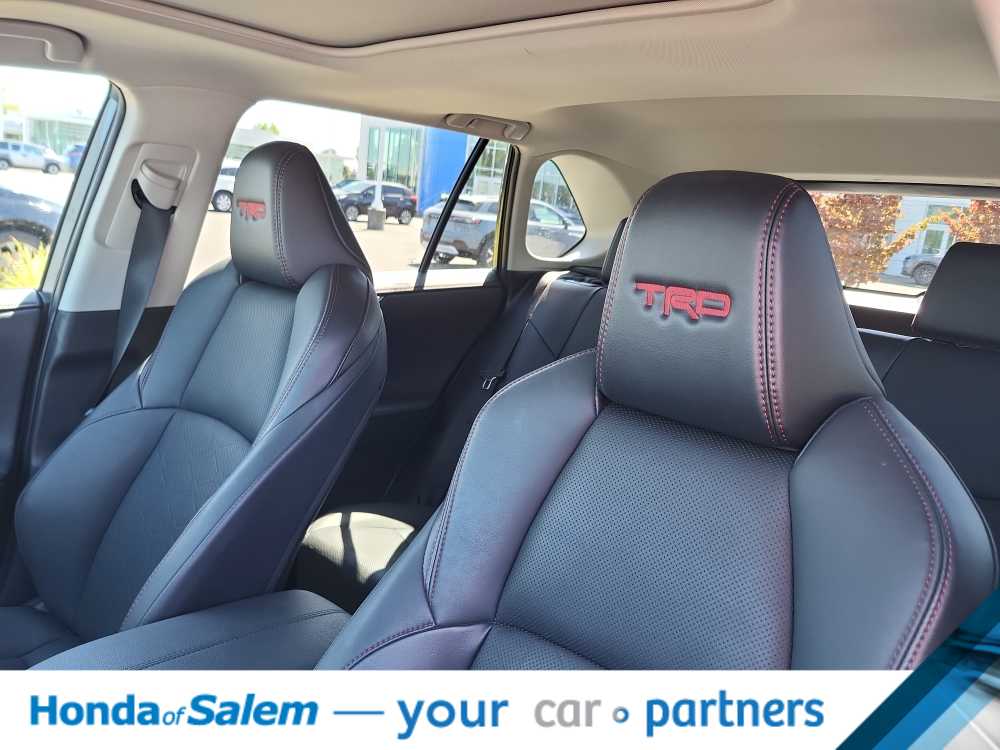 Thumbnail: 2022 Toyota RAV4 - 11