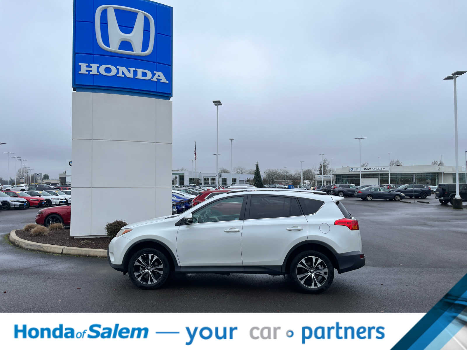 Thumbnail: 2015 Toyota RAV4 - 3