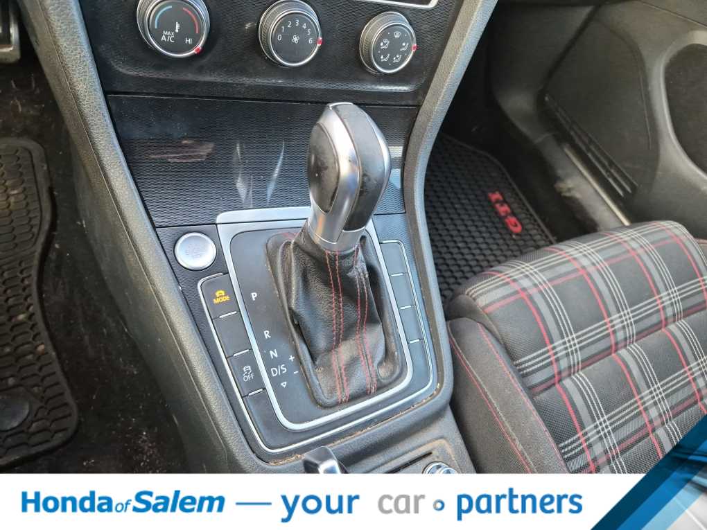 Thumbnail: 2017 Volkswagen Golf - 17