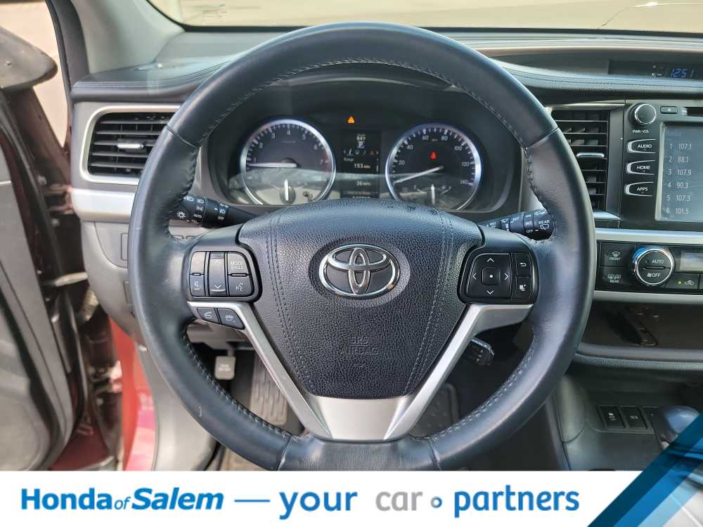 Thumbnail: 2016 Toyota Highlander - 15