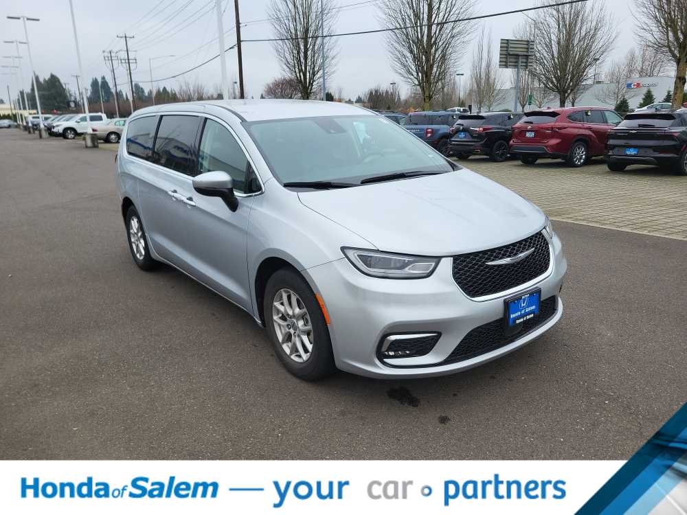 Thumbnail: 2023 Chrysler Pacifica - 24