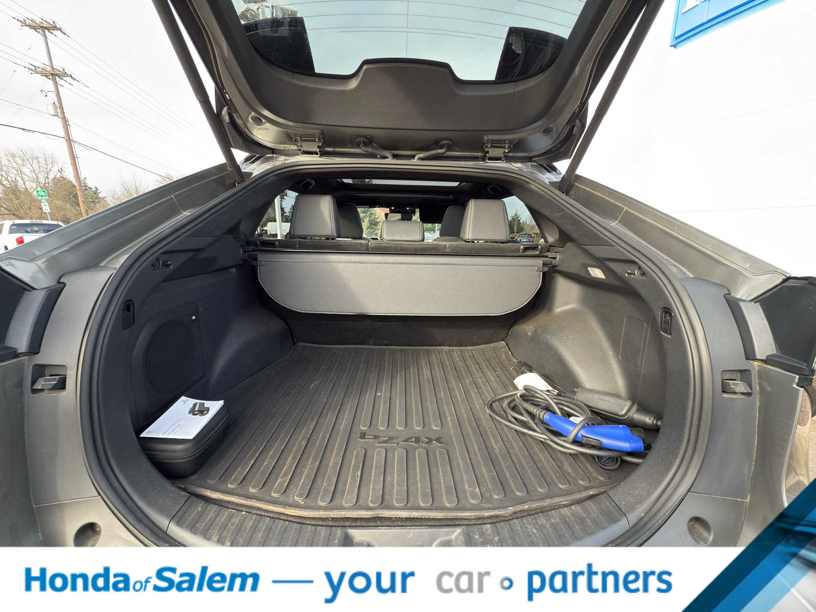 Thumbnail: 2023 Toyota bZ4X - 21