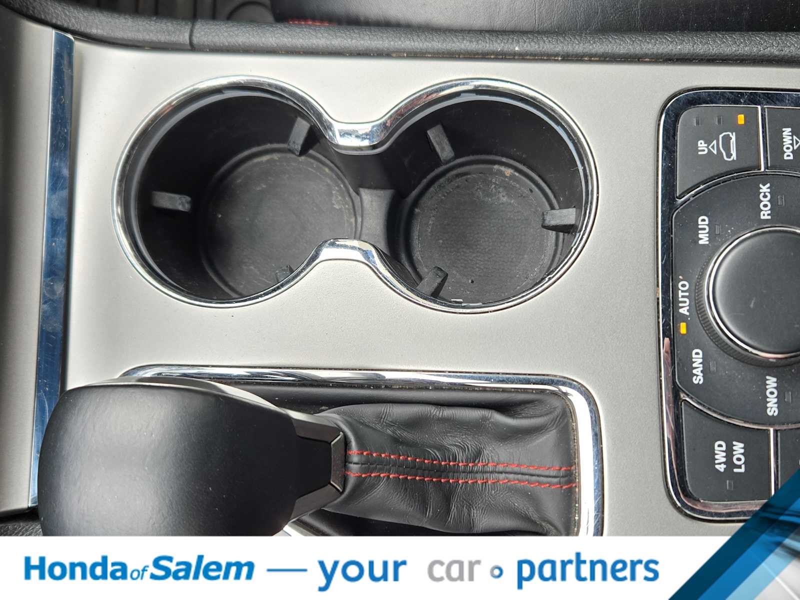 Thumbnail: 2018 Jeep Grand Cherokee - 11