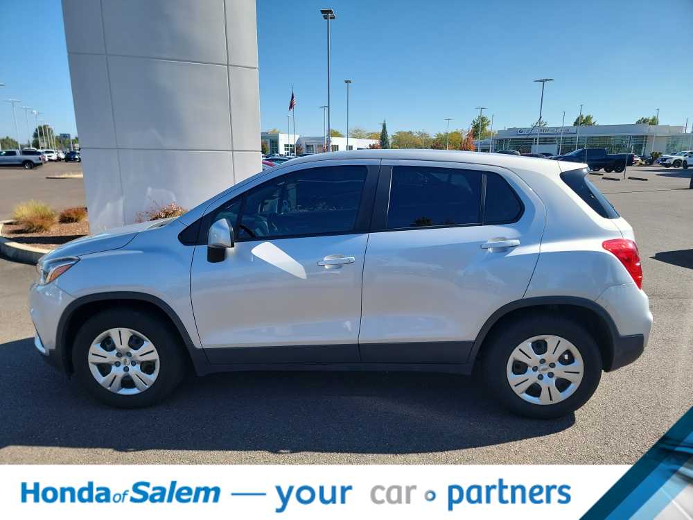 2017 Chevrolet Trax LS photo 3