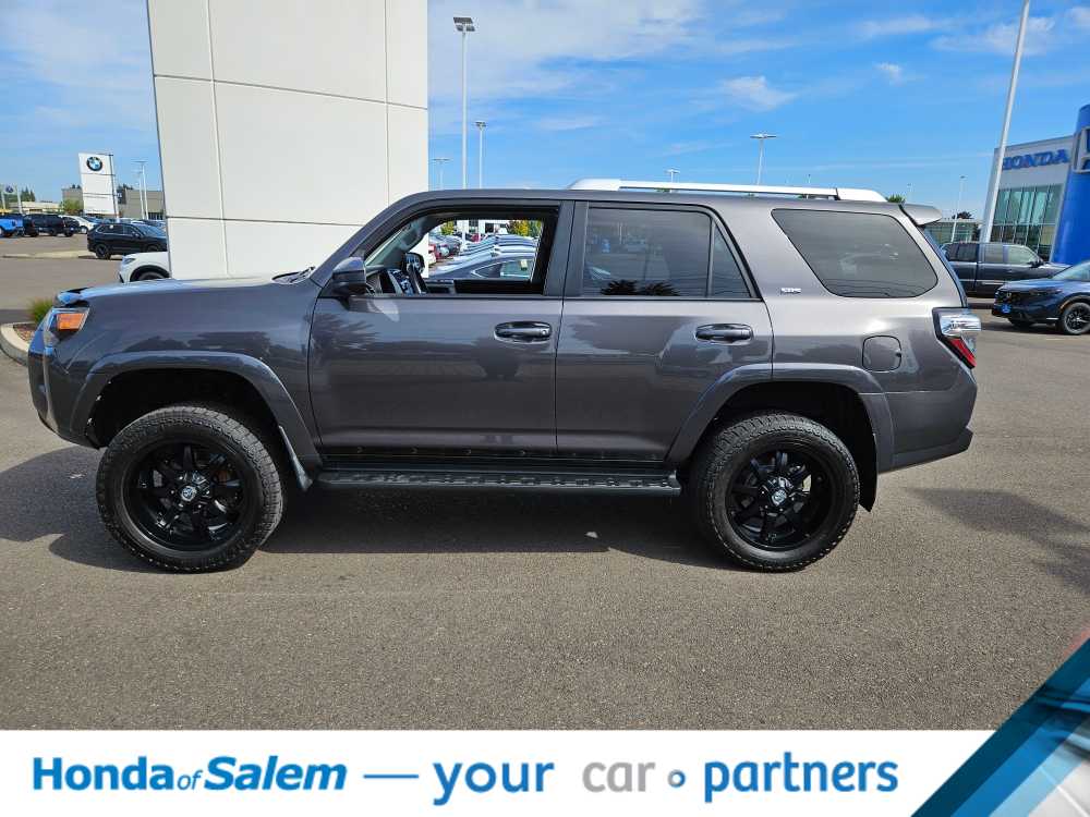 2017 Toyota 4Runner SR5 3