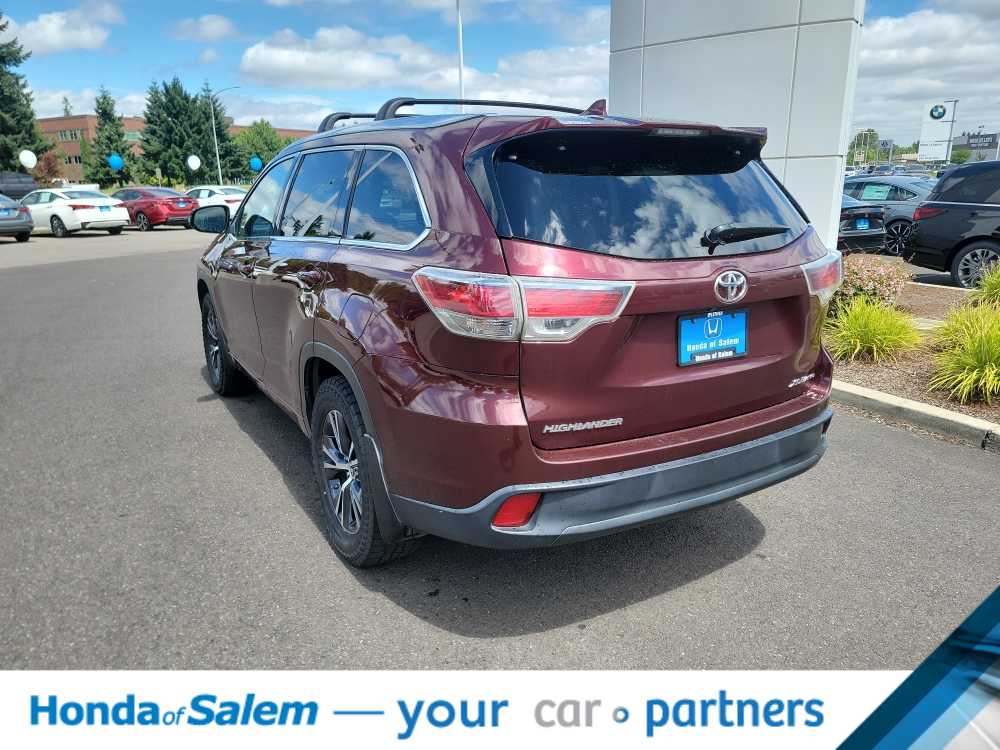 Thumbnail: 2016 Toyota Highlander - 4