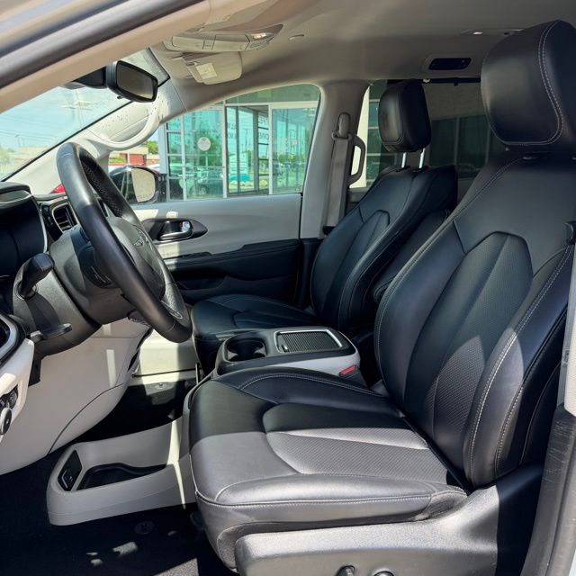 2024 Chrysler Pacifica Touring L - Photo 10