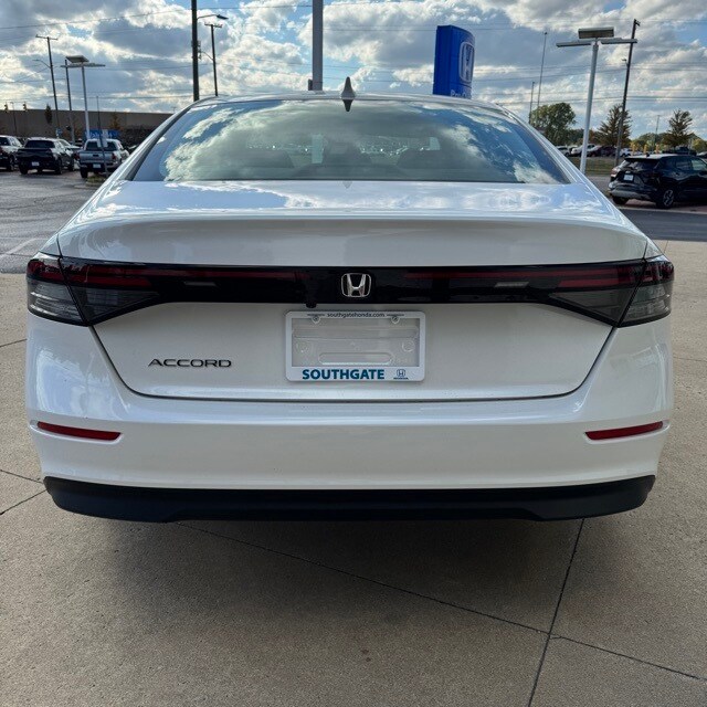 2025 Honda Accord LX photo 4