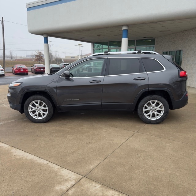 Used 2017 Jeep Cherokee Latitude with VIN 1C4PJMCS9HW596685 for sale in Southgate, MI