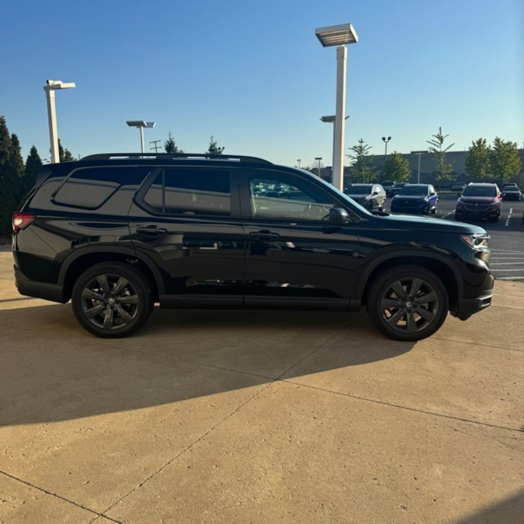 New 2025 Honda Pilot Sport SUV