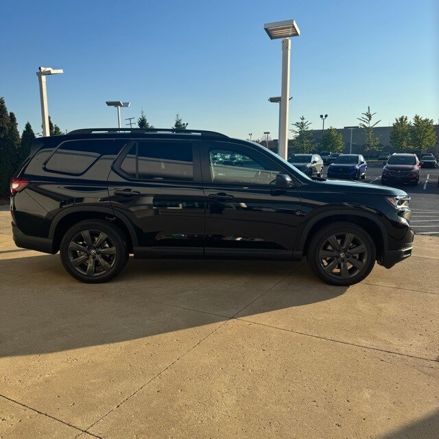 2025 Honda Pilot Sport photo 2