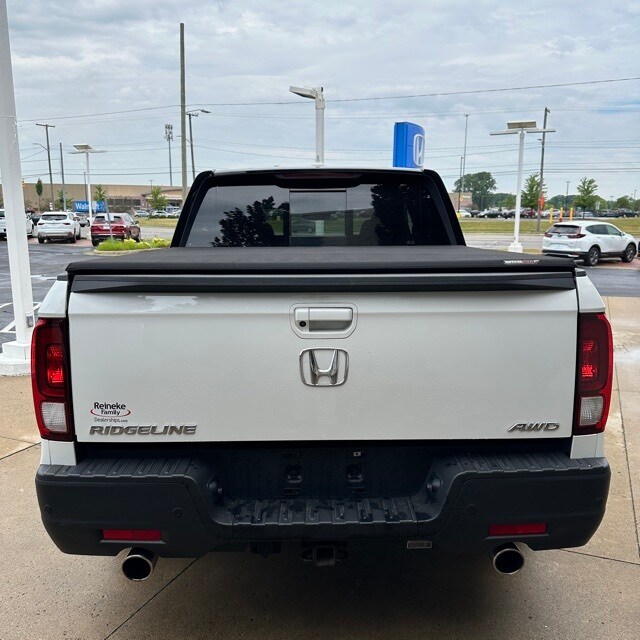 2021 Honda Ridgeline Black Edition photo 3