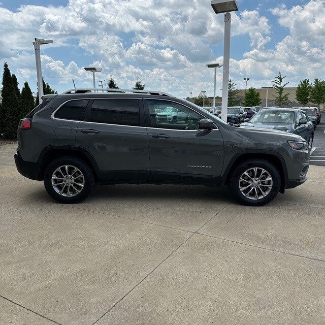 2021 Jeep Cherokee Latitude Lux photo 2