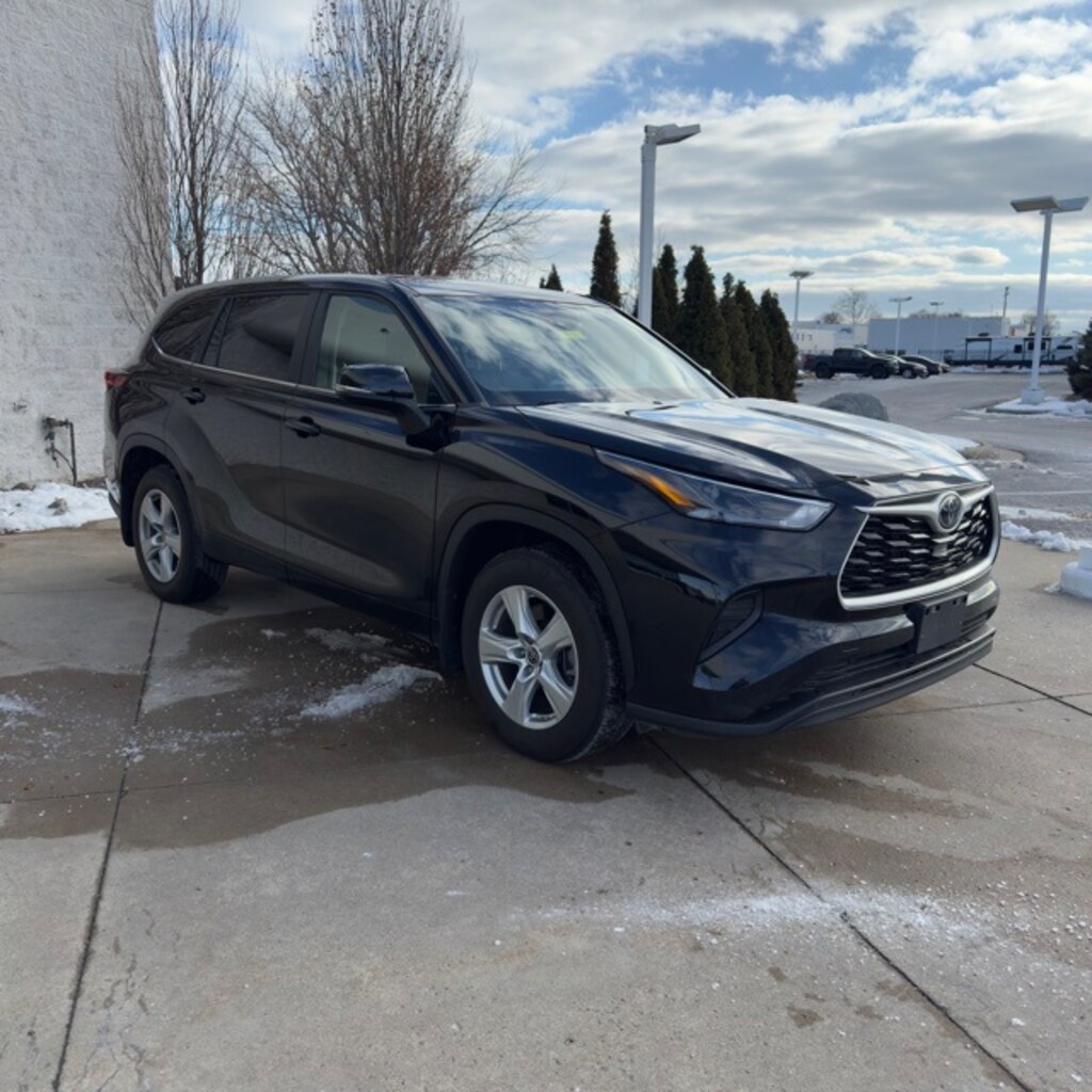 Used 2023 Toyota Highlander L SUV