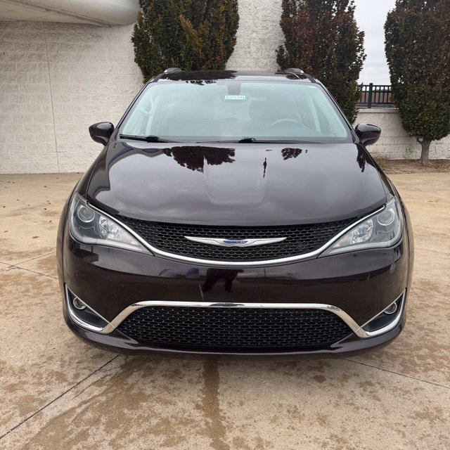 Used 2019 Chrysler Pacifica Touring L with VIN 2C4RC1BG3KR613303 for sale in Southgate, MI