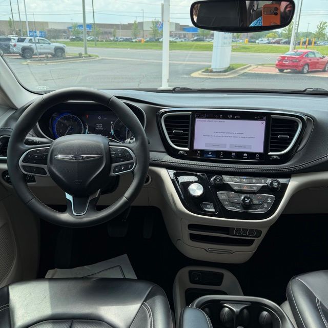 2023 Chrysler Pacifica Touring L - Photo 17