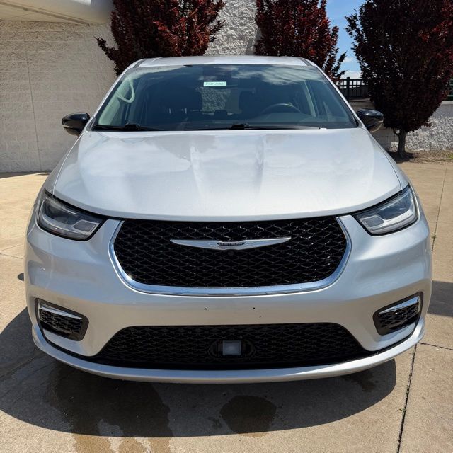 2024 Chrysler Pacifica Touring L - Photo 8