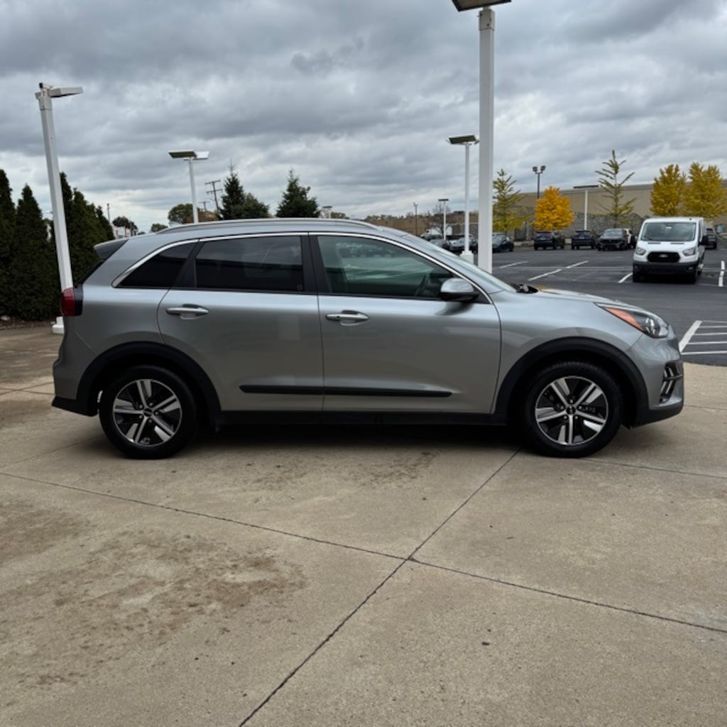 Used 2022 Kia Niro LXS SUV