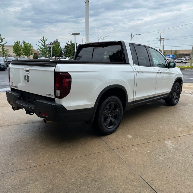 2021 Honda Ridgeline Black Edition photo 2