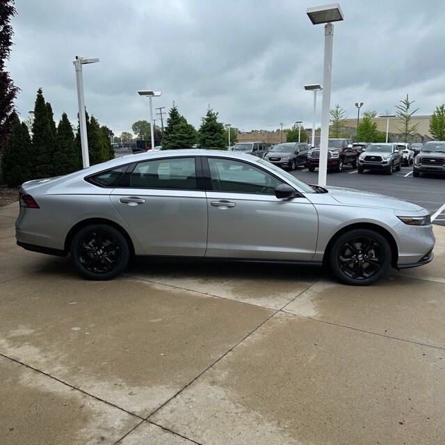 2025 Honda Accord SE photo 2