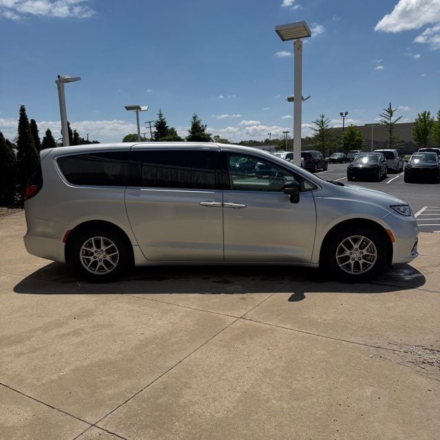 2024 Chrysler Pacifica Touring L - Photo 6