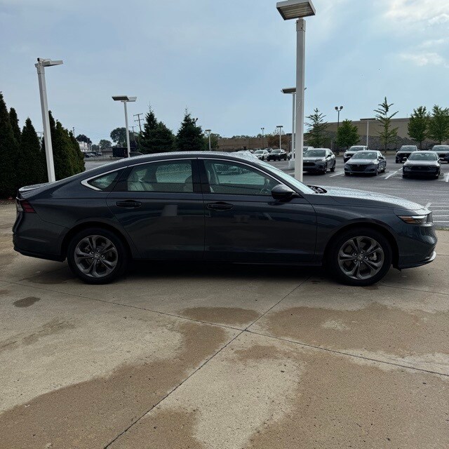 2023 Honda Accord Hybrid EX-L photo 2